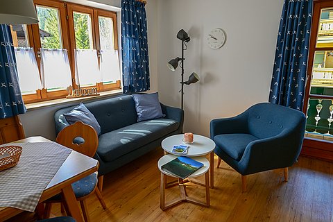 Ferienwohnung 5 - Schöne 3 Zimmerwohnung mit großem Eckbalkon