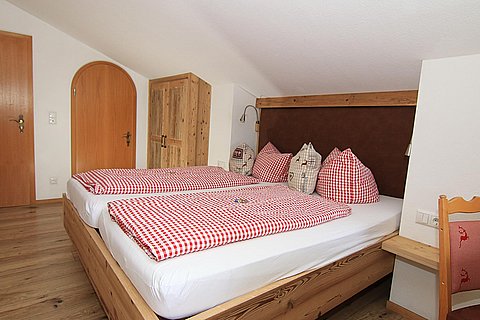 22-Alpenhotel-Bergzauber-Zimmer-Hochkalter-007.jpg