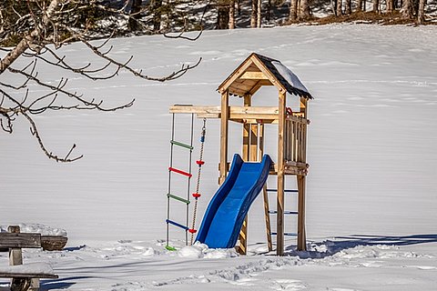 Spielturm_Winter.jpg
