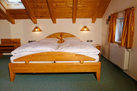 Ferienwohnung-Berchtesgaden-Gleixner-02-Schlafzimmer.jpg