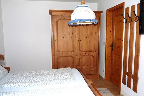 Schlafzimmer_2_neu.jpg
