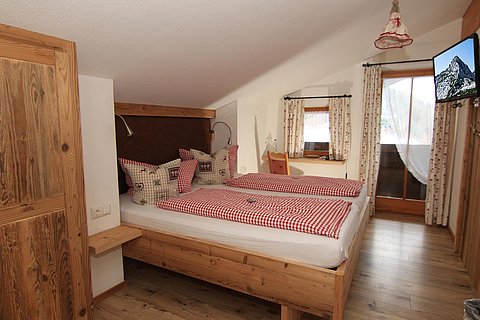 22-Alpenhotel-Bergzauber-Zimmer-Hochkalter-000.jpg