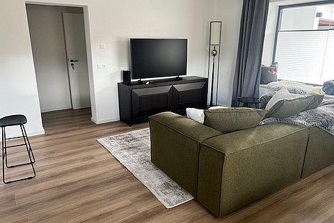 Wohnzimmer mit Flachbild TV