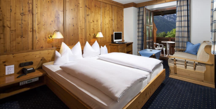 Doppelzimmer-Hochkalter-Hotel-Ramsau-Nutzkaser.png