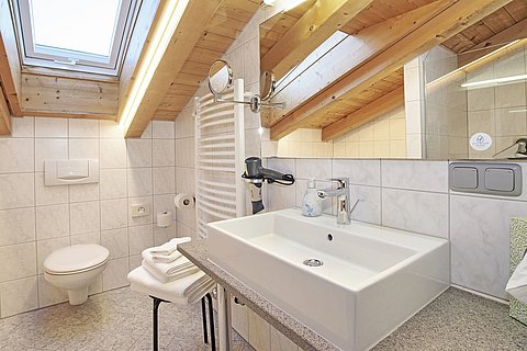 Das Bad in der Juniorsuite Adlerhorst