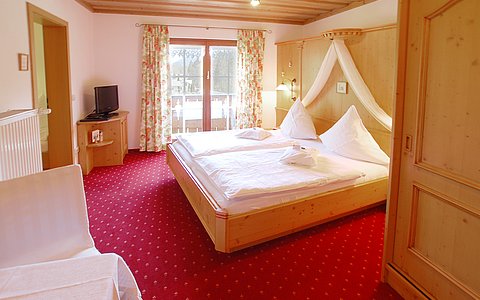 Mehr Raum für gemeinsame Erholung - unser 3-Bett-Zimmer mit separatem Schlafraum