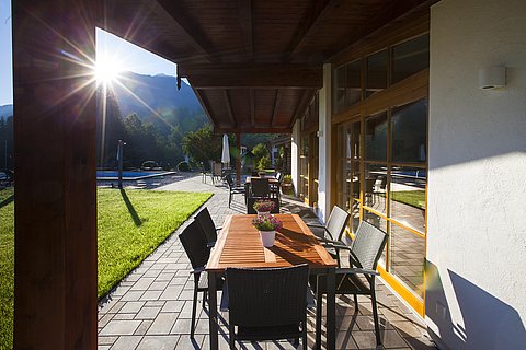 Genießen Sie Ihr Frühstück auf unserer Terrasse im Egglerlehen